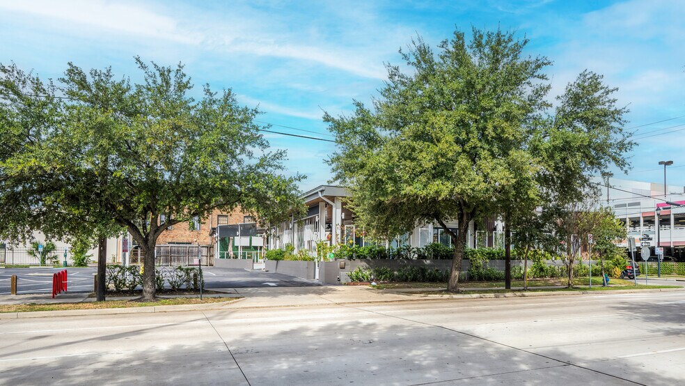 More Photos Of 3304 Milam St, Houston Restaurant For Sale