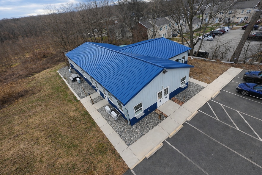 More Photos Of 102 Grove St, Chicopee Veterinarian Kennel For Sale
