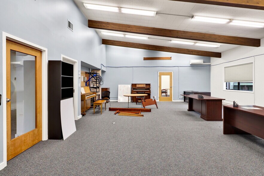 More Photos Of 1326 N Garden St, Bellingham Religious Facility For Lease