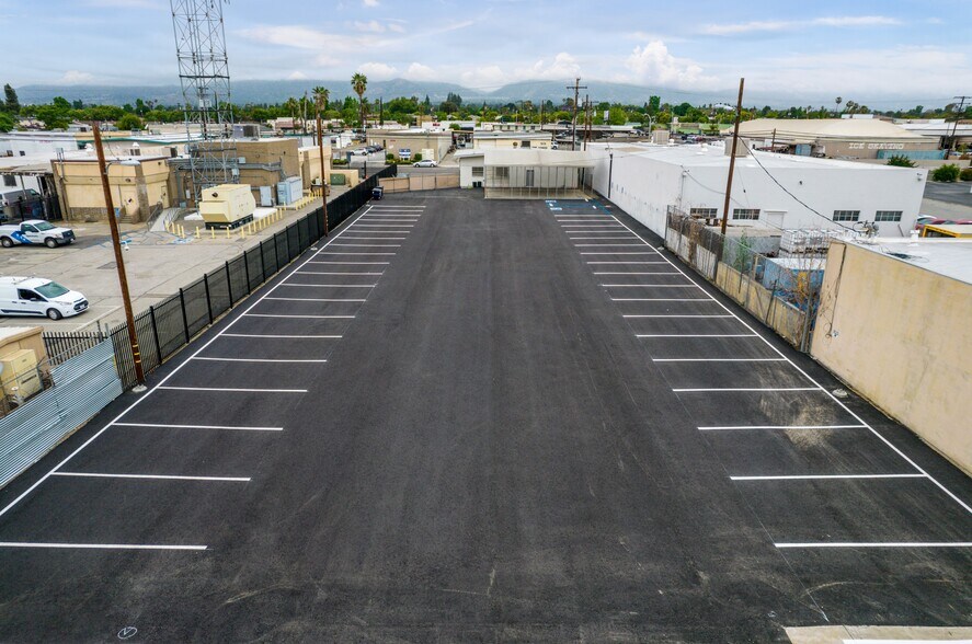 Primary Photo Of 1247 Brooks St, Ontario Contractor Storage Yard For Lease