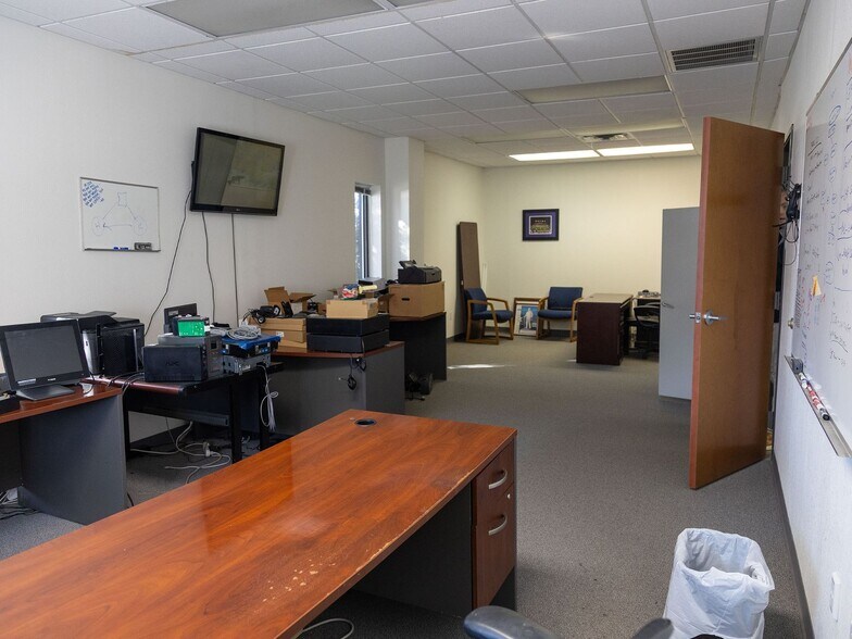 More Photos Of 7250 W Vickery Blvd, Fort Worth Office For Sale