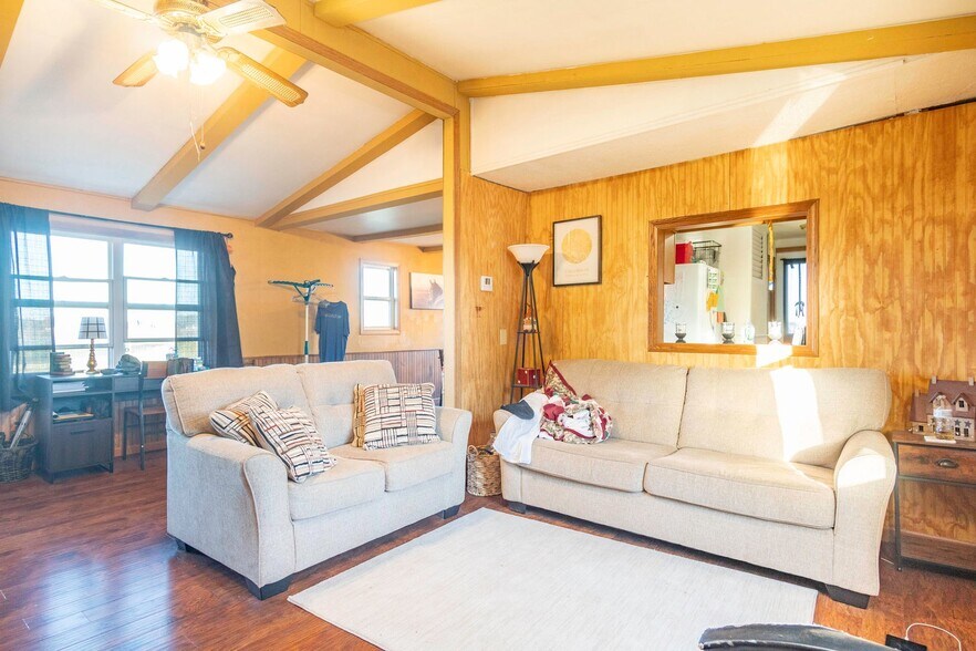 More Photos Of 14617 Kettlersville Rd, Wapakoneta Light Distribution For Sale