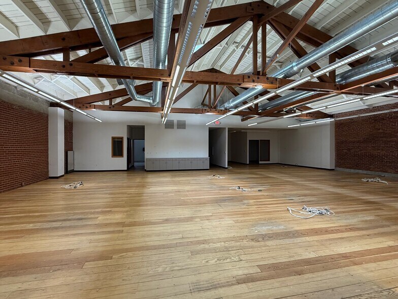 More Photos Of 127 SW 4th St, Corvallis Storefront For Sale