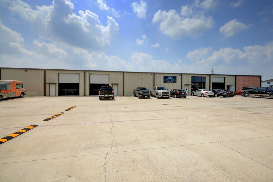 More Photos Of 14929 Westpark Dr, Houston Storefront Retail Office For Sale