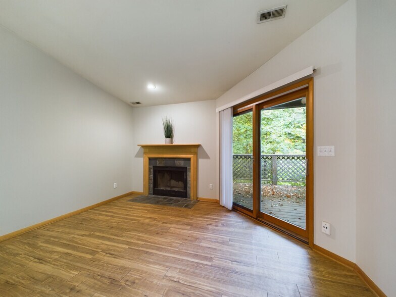 More Photos Of 1533 Arbors Ln, Bloomington Apartments For Sale