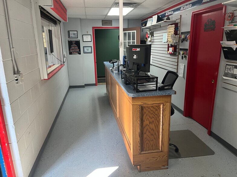 More Photos Of 7370 N Ridge Rd, Madison General Retail For Lease