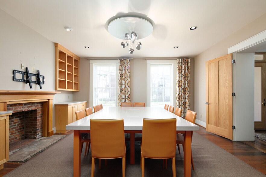 More Photos Of 146 E Third St, Lexington Office For Sale