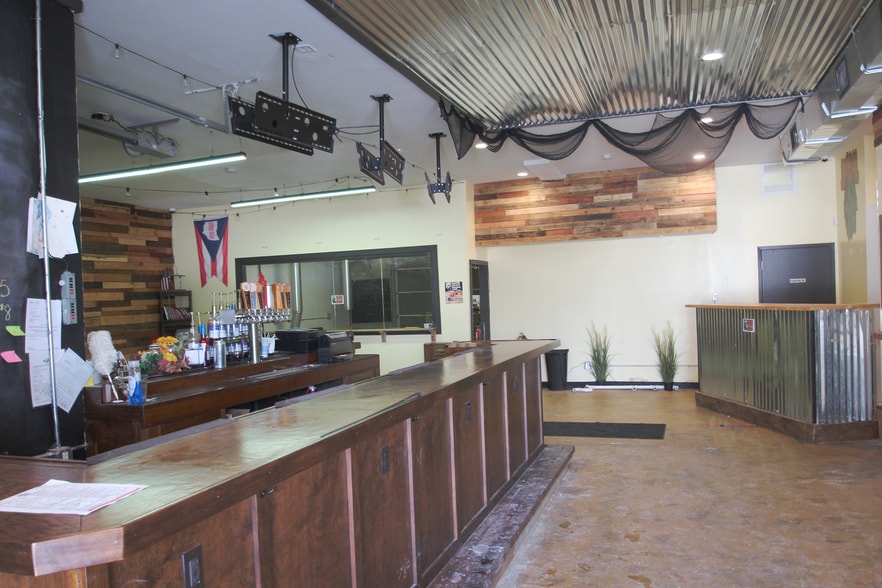 More Photos Of 516 N Main St, Grafton Freestanding For Lease