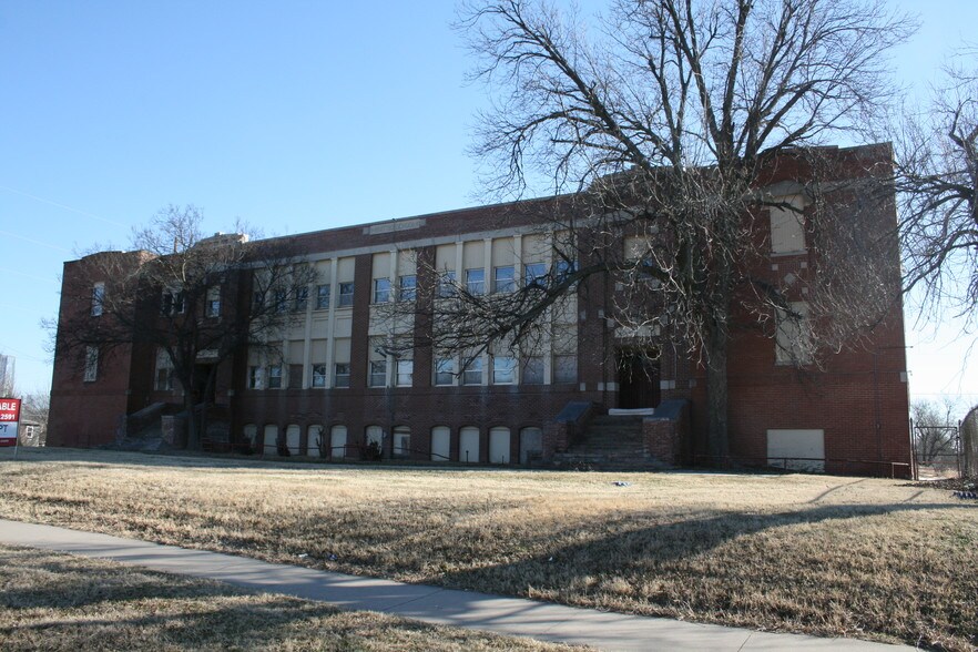 More Photos Of 1900 NW 10th St, Oklahoma City Schools For Sale