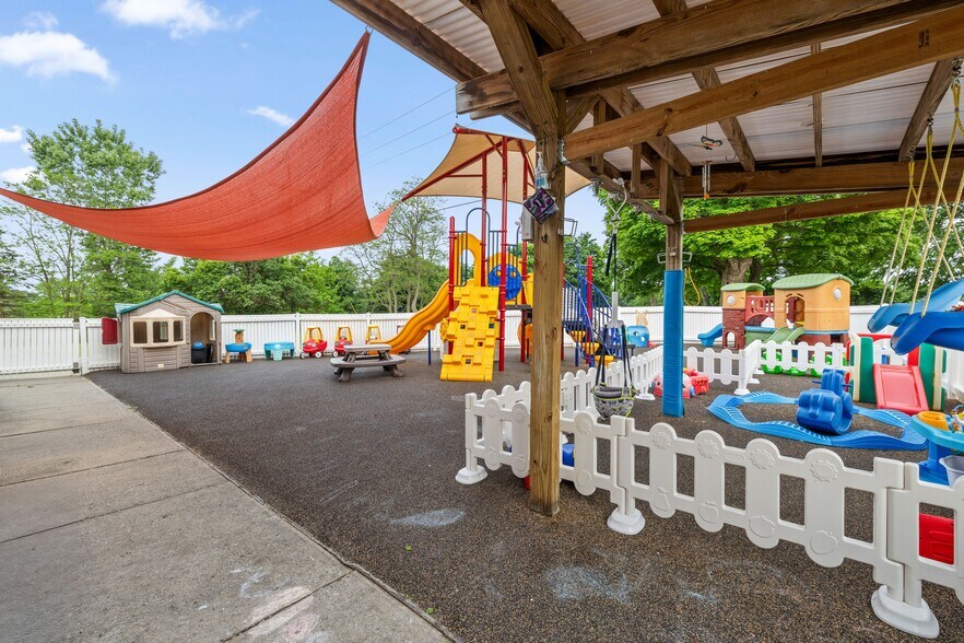 More Photos Of 7739 Clyde Rd, Fenton Specialty For Sale