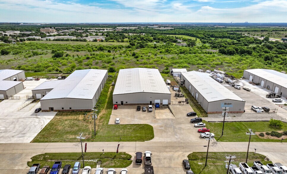 More Photos Of 4208 Longhorn Dr, Alvarado Distribution For Lease