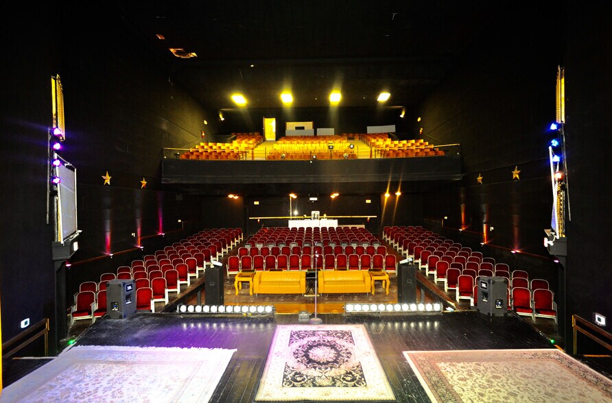 More Photos Of 424 W Main St, Denison Storefront Retail Office For Sale