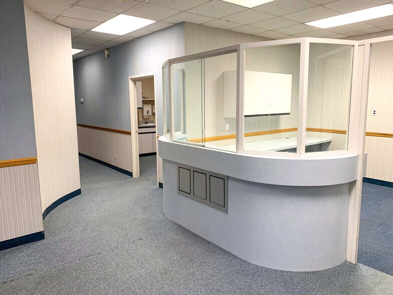 More Photos Of 266 White Plains Rd, Eastchester Office For Sale