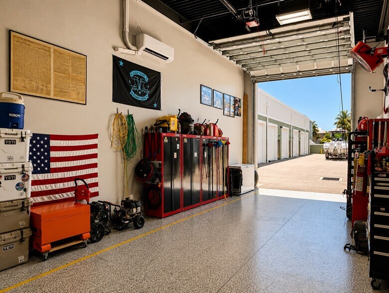 More Photos Of 4276 Bonita Beach Rd, Bonita Springs Self Storage For Sale