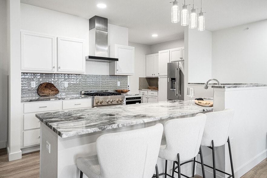 More Photos Of 2401 Lakeshore Blvd, Marquette Apartments For Sale