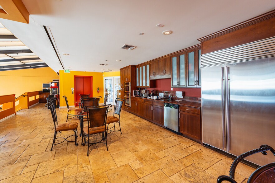 More Photos Of 1415 N Cahuenga Blvd, Los Angeles Loft Creative Space For Sale