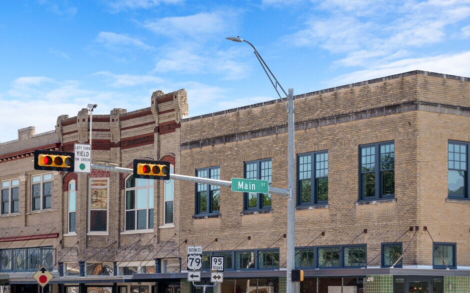 More Photos Of 114 N Main St, Taylor Storefront Retail Office For Lease