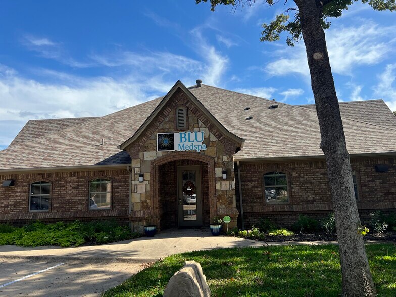 More Photos Of 2800 William D Tate Ave, Grapevine Medical For Lease