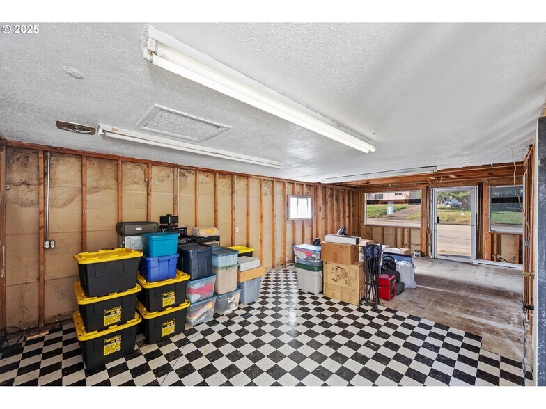 More Photos Of 2235 Broadway Ave, North Bend General Retail For Sale