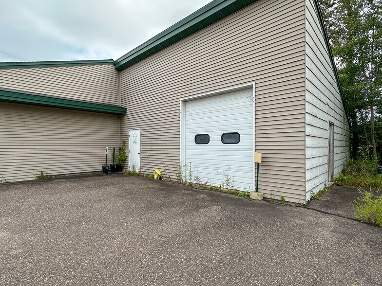 More Photos Of 233 S 8th St, Medford Office For Sale