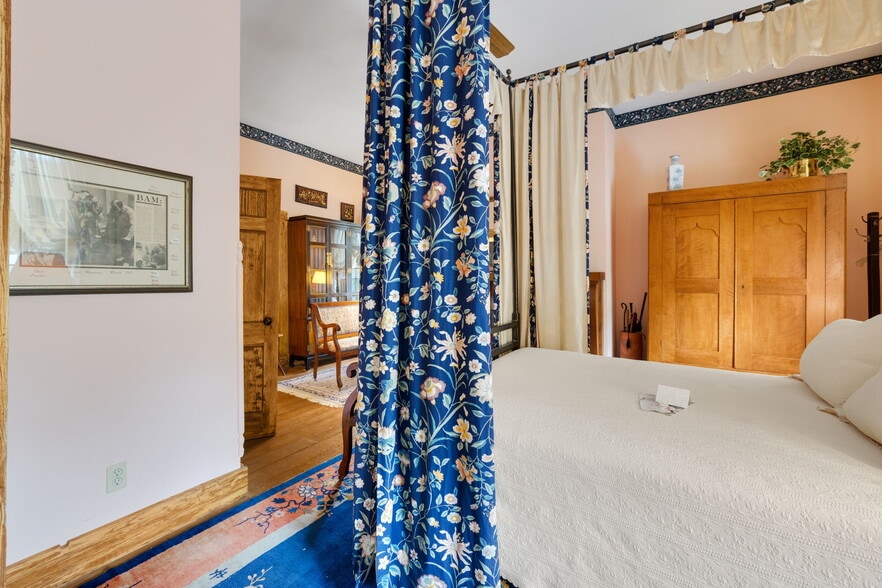 More Photos Of 146 S 3rd St, Ste Genevieve Hospitality For Sale