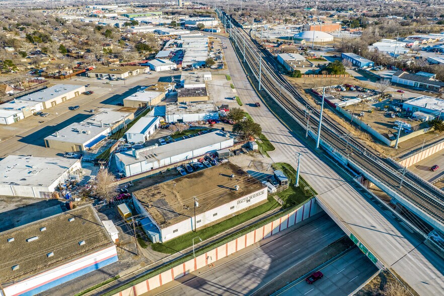 More Photos Of 301 E Walnut St, Garland Warehouse For Sale