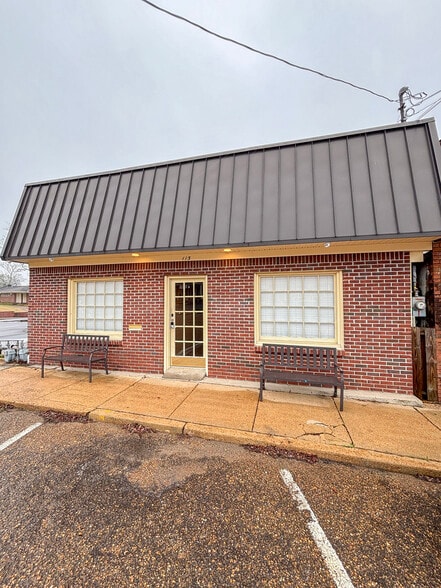 Primary Photo Of 115 S Munford St, Covington Medical For Sale
