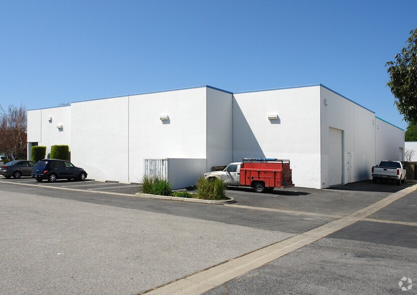 More Photos Of 11975 Discovery Ct, Moorpark Warehouse For Sale