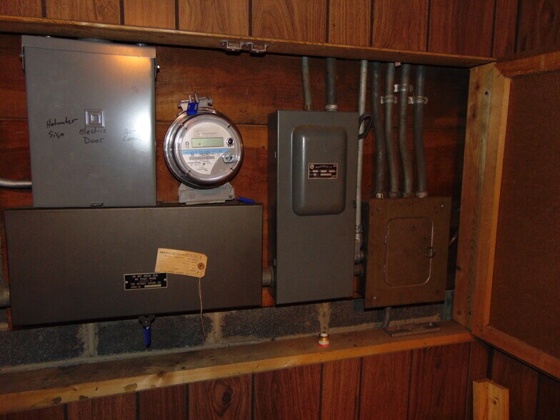 More Photos Of 15390 Gratiot Ave, Detroit Storefront For Sale