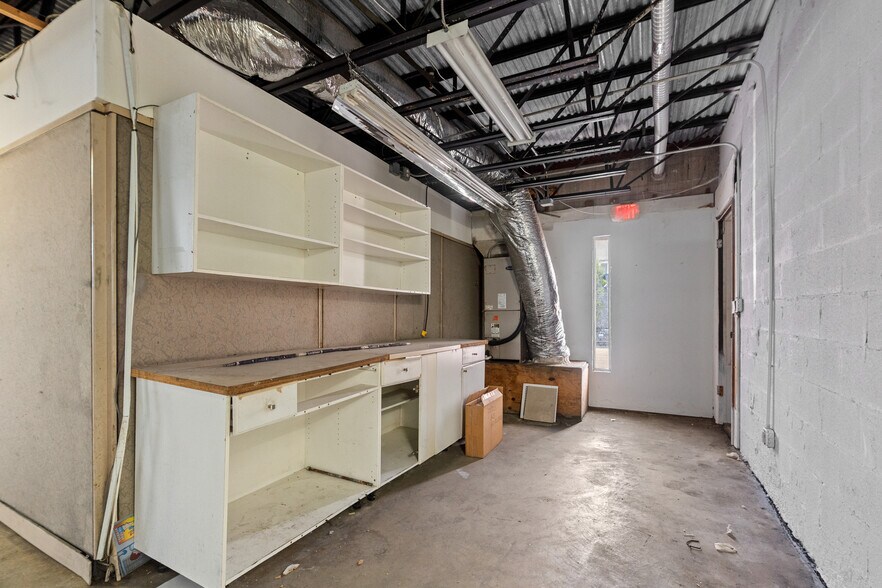 More Photos Of 7361-7391 NW 78th St, Medley Warehouse For Lease