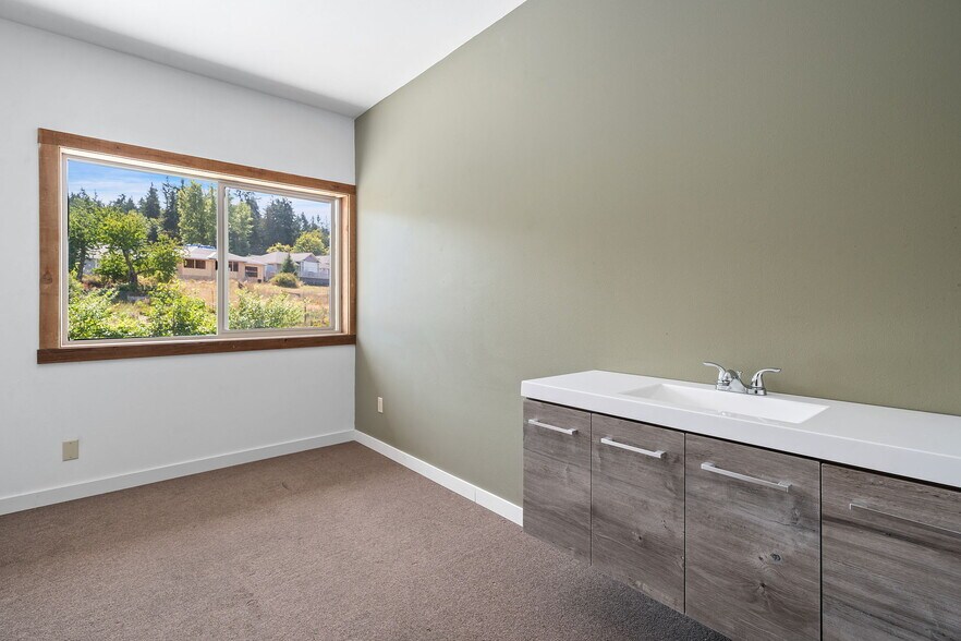 More Photos Of 101 Provence View Ln, Sequim Restaurant For Sale