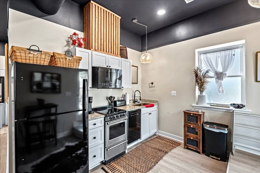 More Photos Of 10 Irving Ave N, Colonial Beach Apartments For Sale