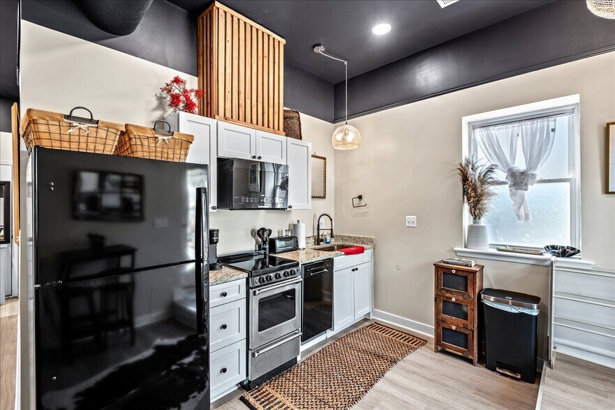 More Photos Of 10 Irving Ave N, Colonial Beach Apartments For Sale