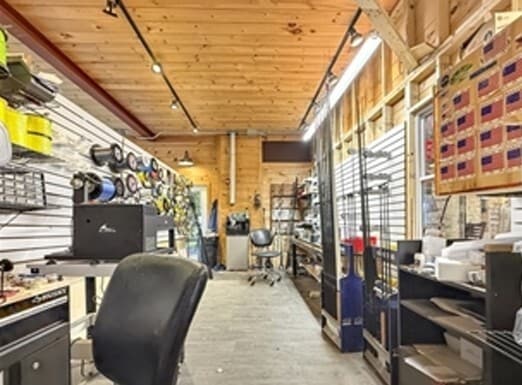 More Photos Of 291 High Rd, Newbury Freestanding For Lease