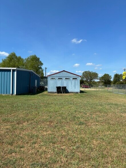 More Photos Of 19059 State Highway 274, Kemp Warehouse For Sale