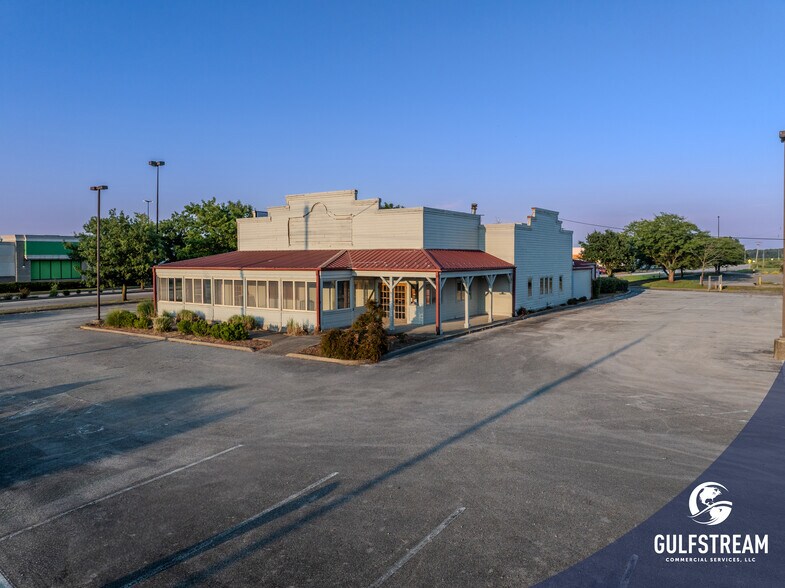 Primary Photo Of 5257 Frederica St, Owensboro Restaurant For Lease