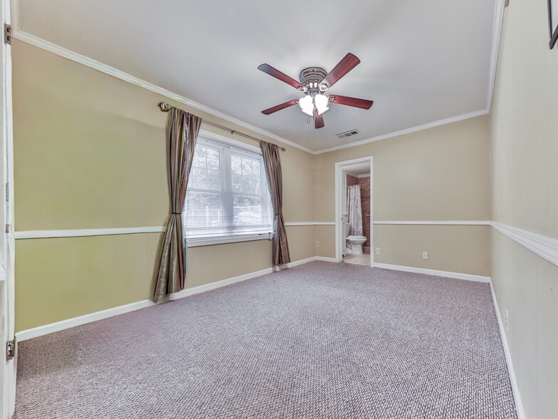 More Photos Of 3605 Shallowford Rd, Marietta Healthcare For Sale