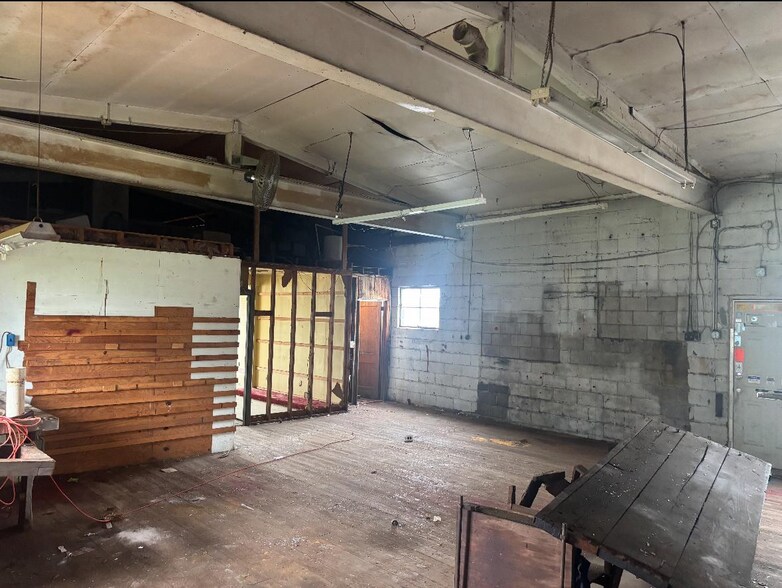 More Photos Of 21 Route 45, Mannington Flex For Sale