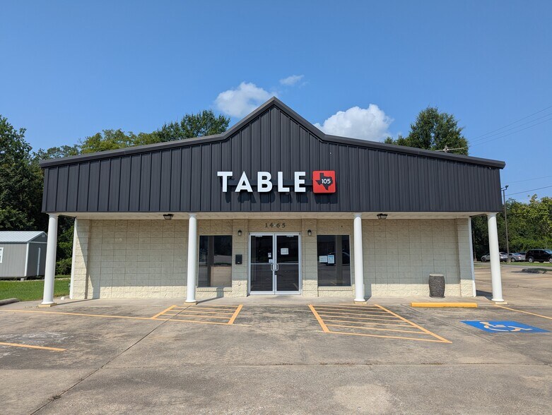 Primary Photo Of 1465 N Main St, Vidor Freestanding For Sale