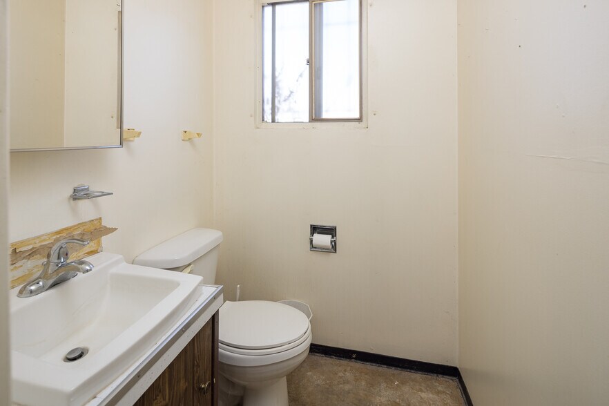 More Photos Of 15 W Main St, Green River Freestanding For Sale