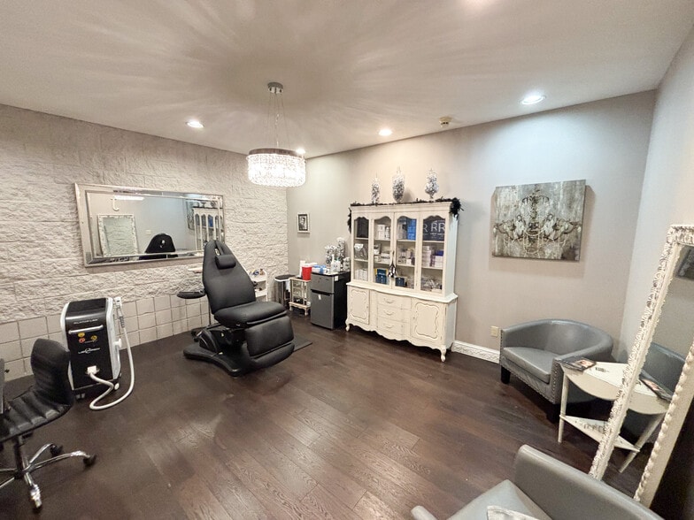 More Photos Of 3060 S Fremont Ave, Springfield General Retail For Sale