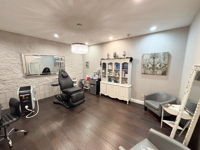 More Photos Of 3060 S Fremont Ave, Springfield General Retail For Sale