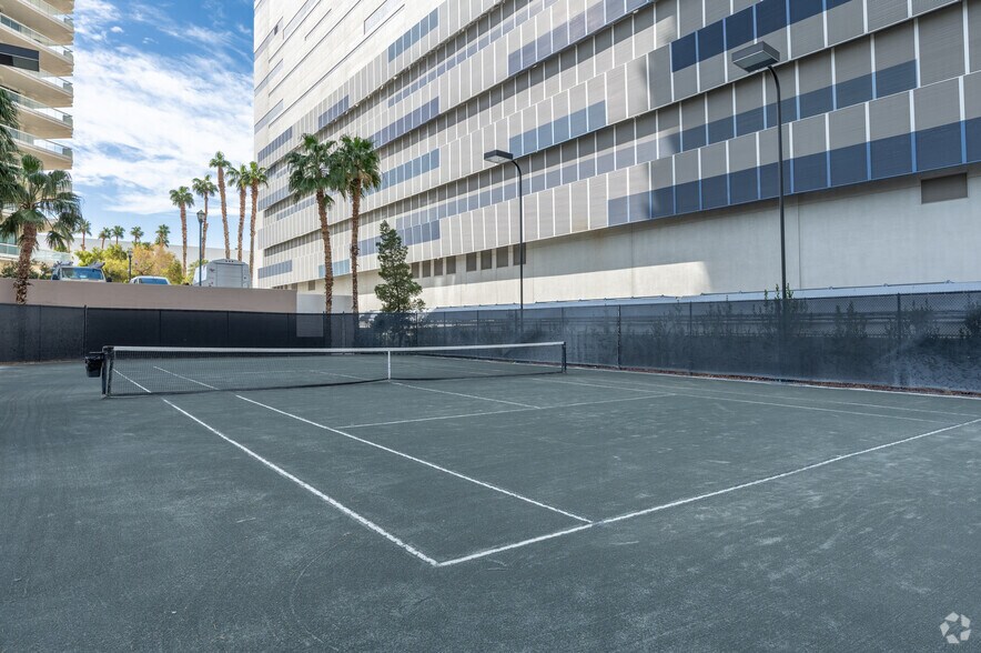 More Photos Of 2827 Paradise Rd, Las Vegas Health Club For Sale