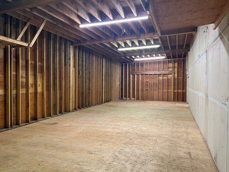 More Photos Of 1975 Alex Holden Way, Juneau Airplane Hangar For Sale