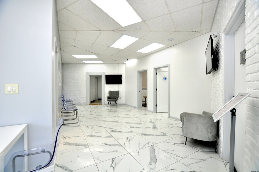 More Photos Of 258 Windsor Ave, Windsor Freestanding For Sale