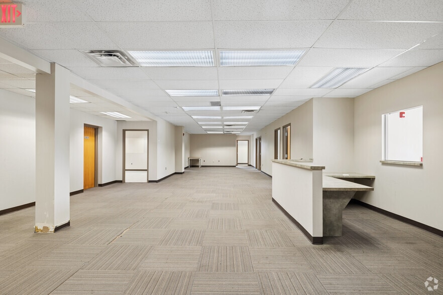 More Photos Of 875 Greentree Rd, Pittsburgh Office For Sale