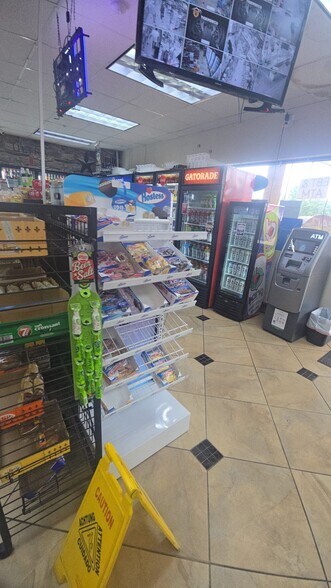 More Photos Of 1811 S Broadway Ave, Tyler Convenience Store For Sale