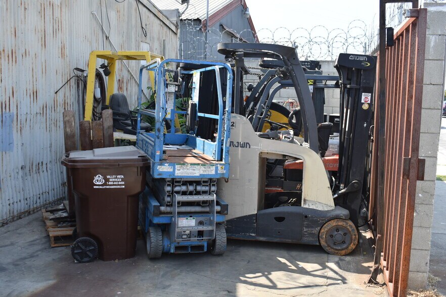 More Photos Of 7822 Salt Lake Ave, Cudahy Warehouse For Sale