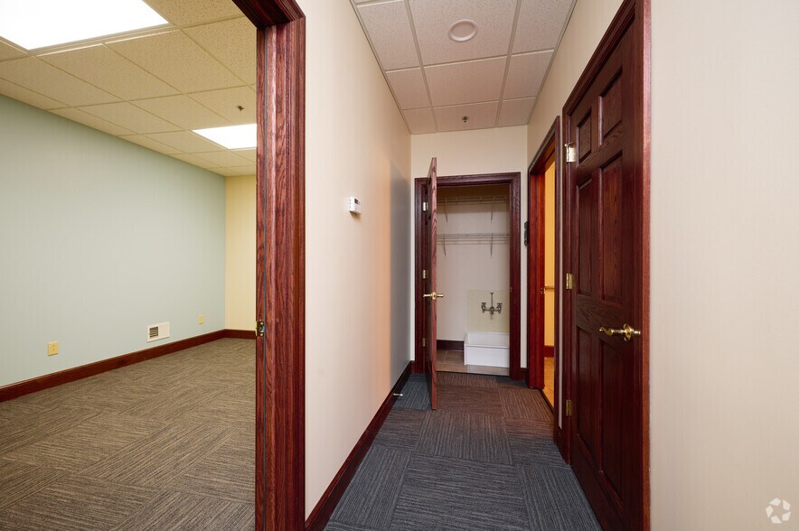 More Photos Of 95 Canal Landing Blvd, Rochester Medical For Lease