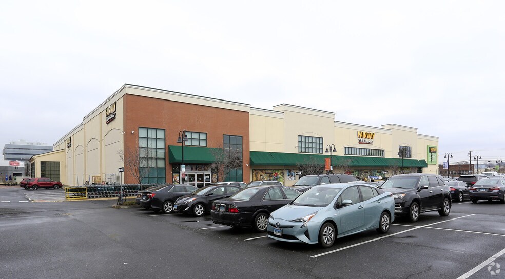 More Photos Of 699 Canal St, Stamford Supermarket For Lease